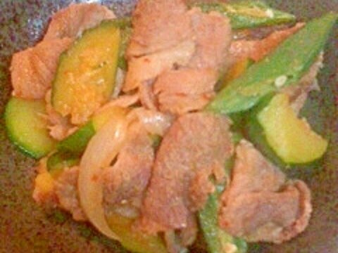 夏野菜と豚肉のピリ辛炒め